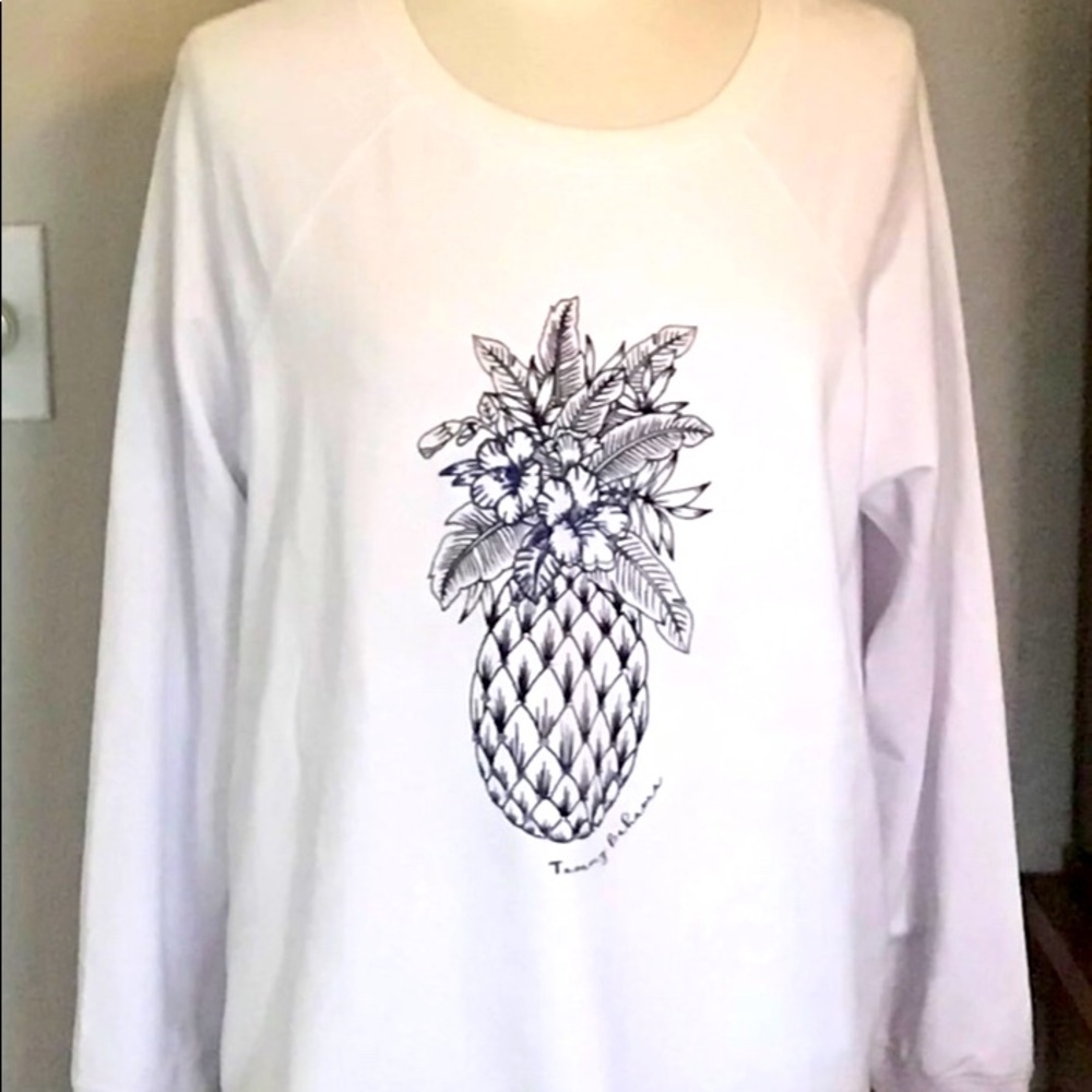 Tommy Bahama women’s size medium sweatshirt